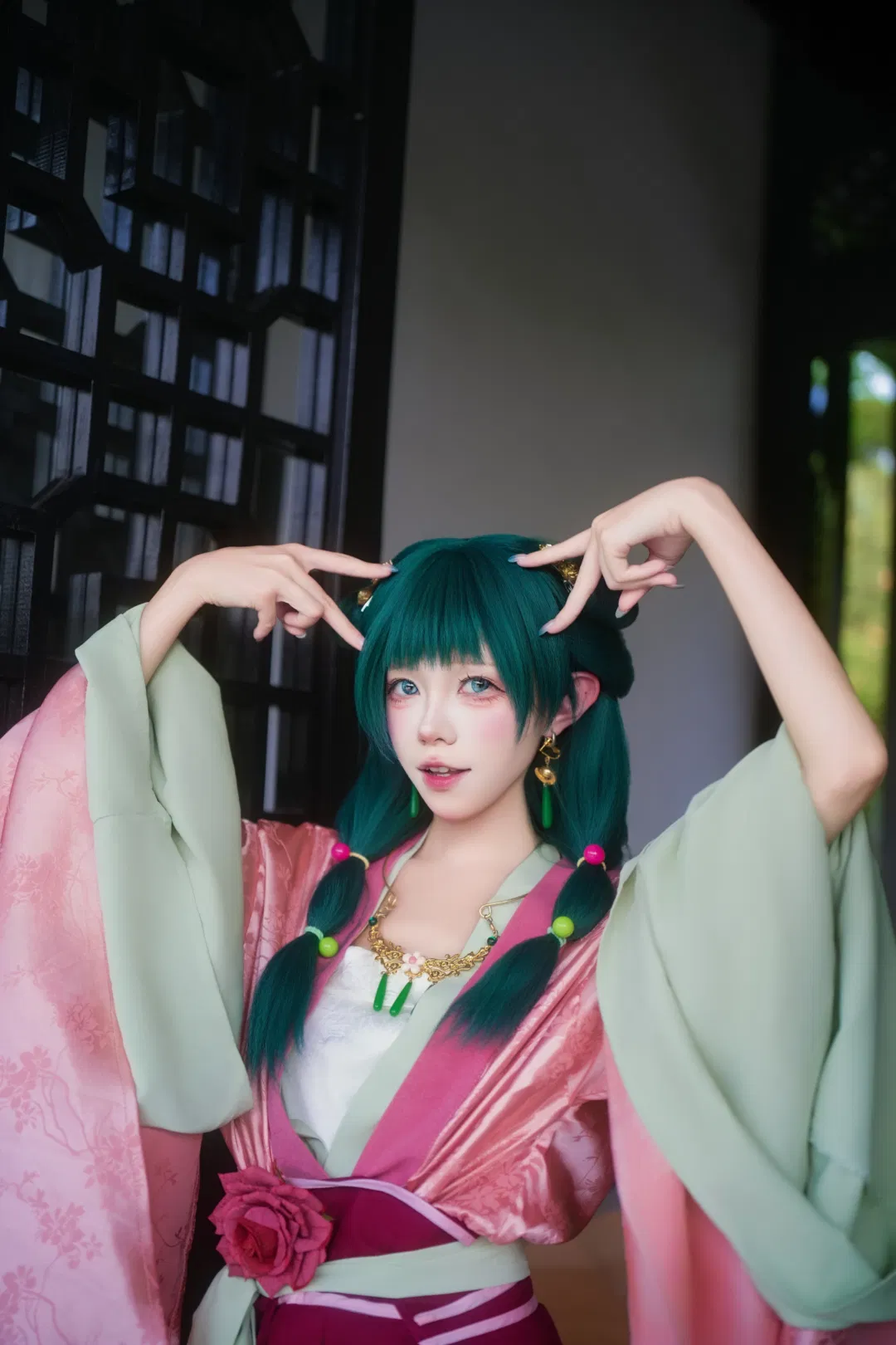 【貓貓cos】藥屋少女的綠髮小藥師，團扇與古風裙襬的碰撞 - 第 1 張