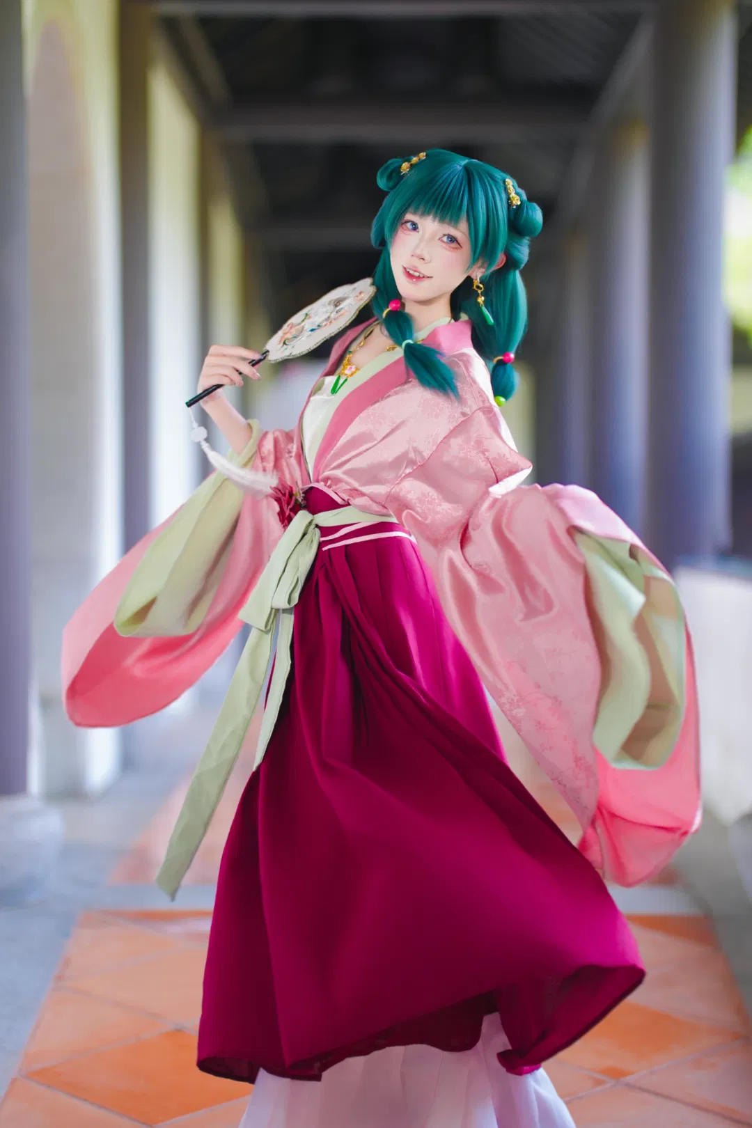 【貓貓cos】藥屋少女的綠髮小藥師，團扇與古風裙襬的碰撞 - 第 3 張