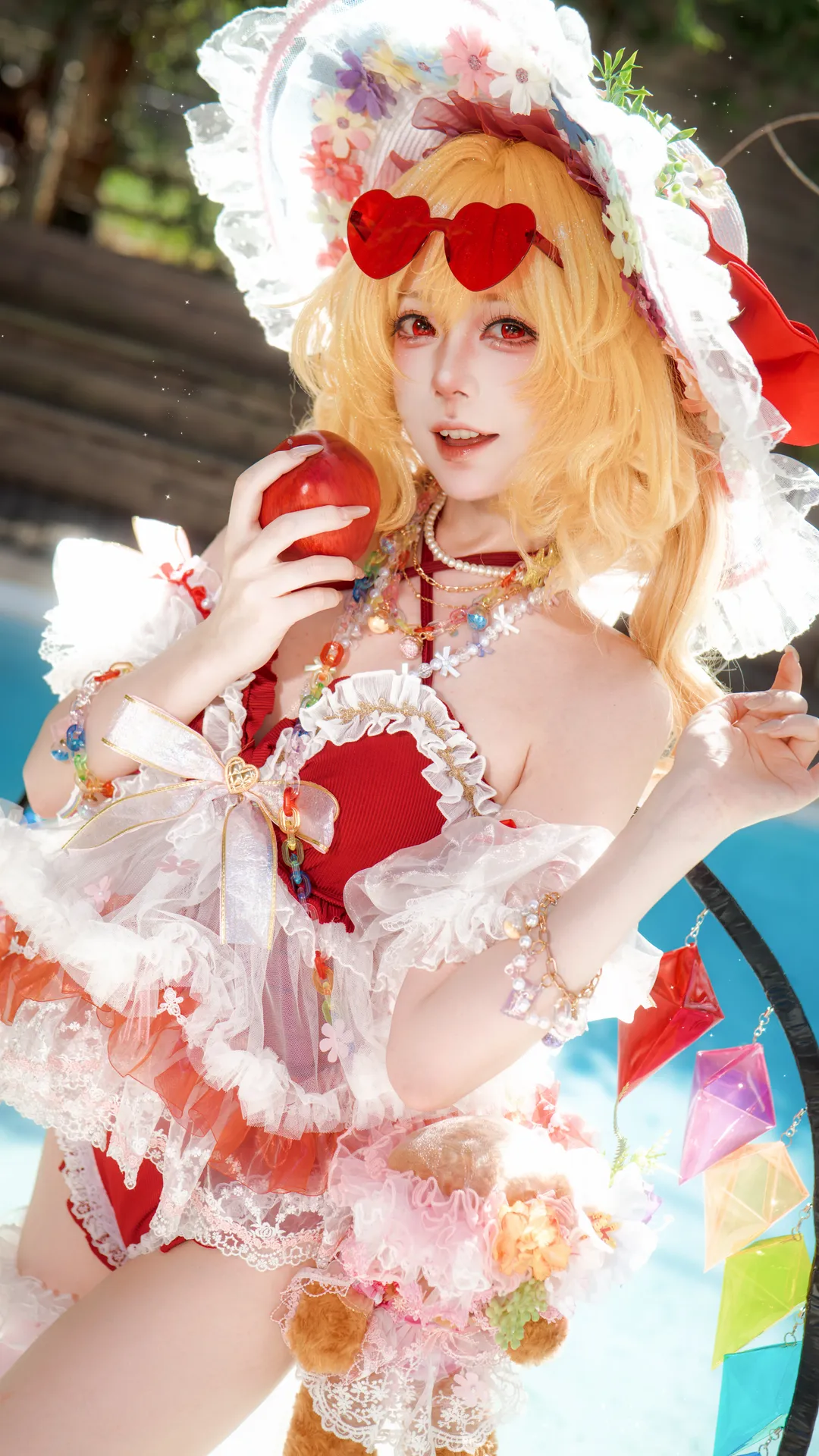 【芙兰朵露cos】夏日泳池边的红白二设 - 第 1 张
