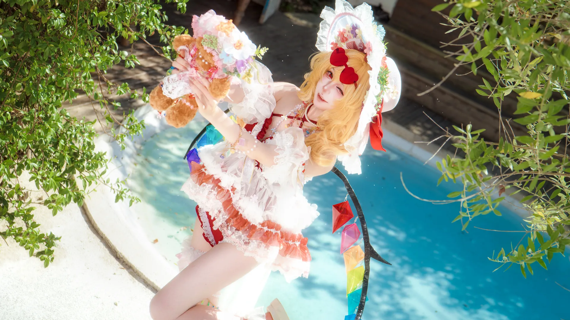 【芙兰朵露cos】夏日泳池边的红白二设 - 第 2 张