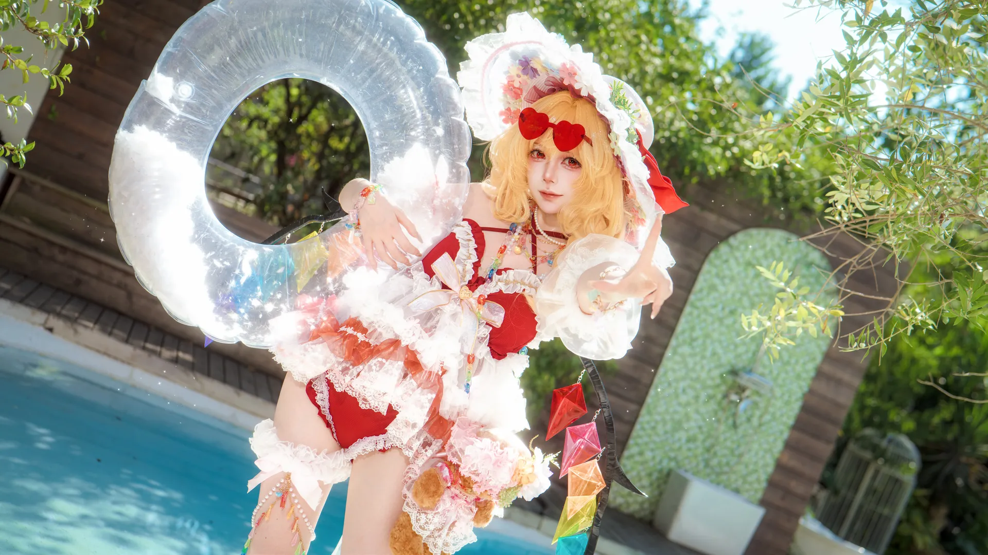 【芙兰朵露cos】夏日泳池边的红白二设 - 第 6 张