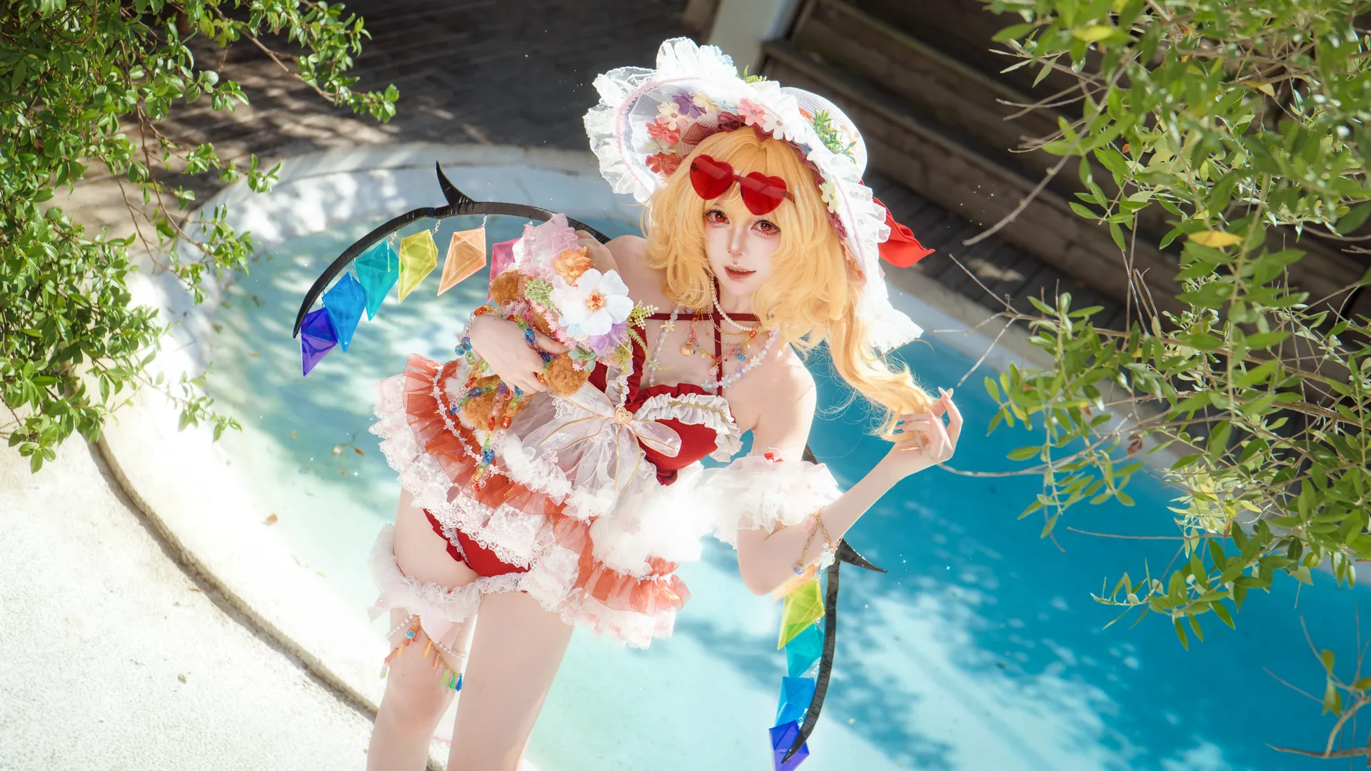 【芙兰朵露cos】夏日泳池边的红白二设 - 第 7 张