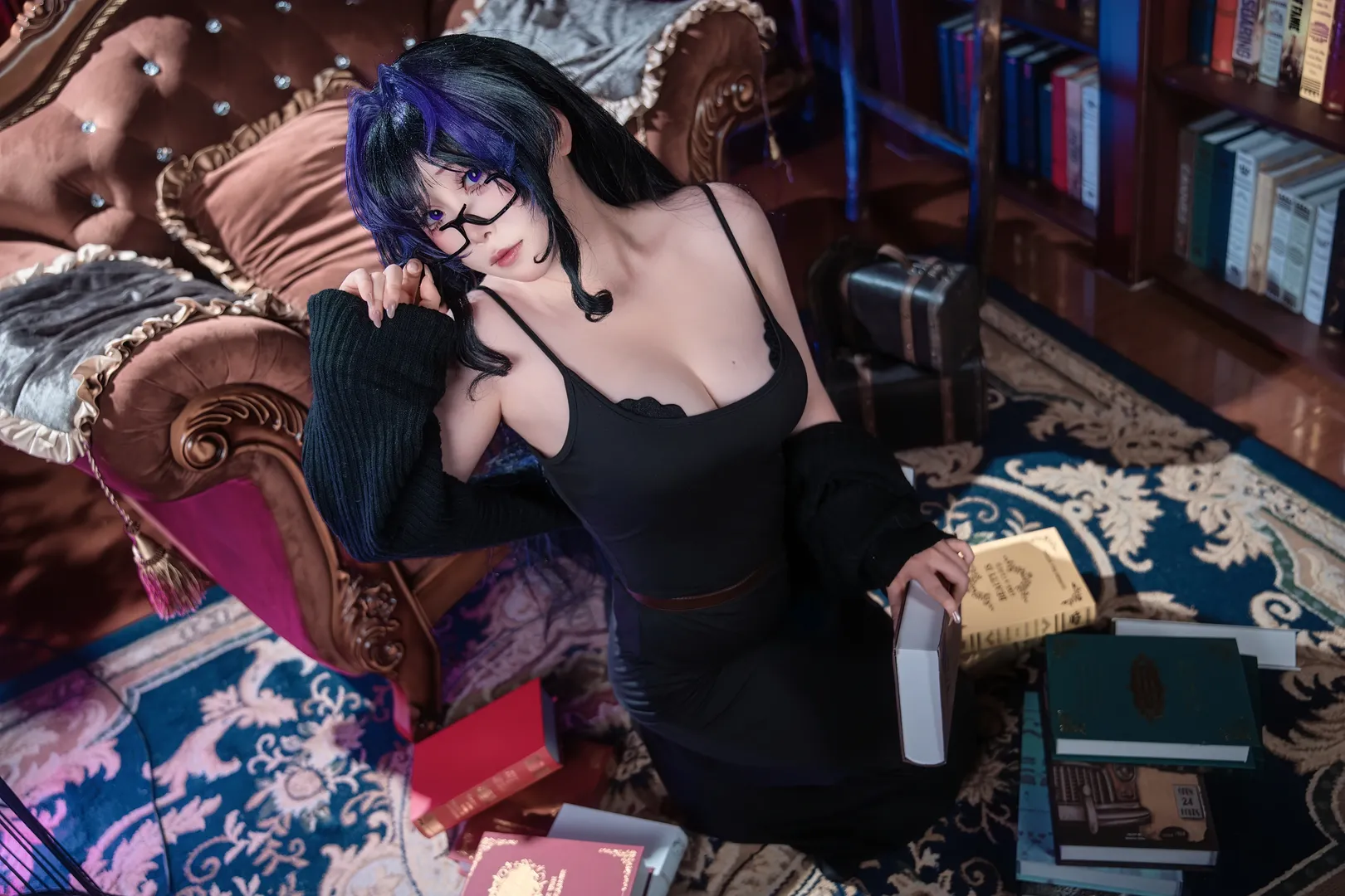 【蕾贝儿cos】NIKKE 胜利女神，复古书房里的暗调光影 - 第 3 张