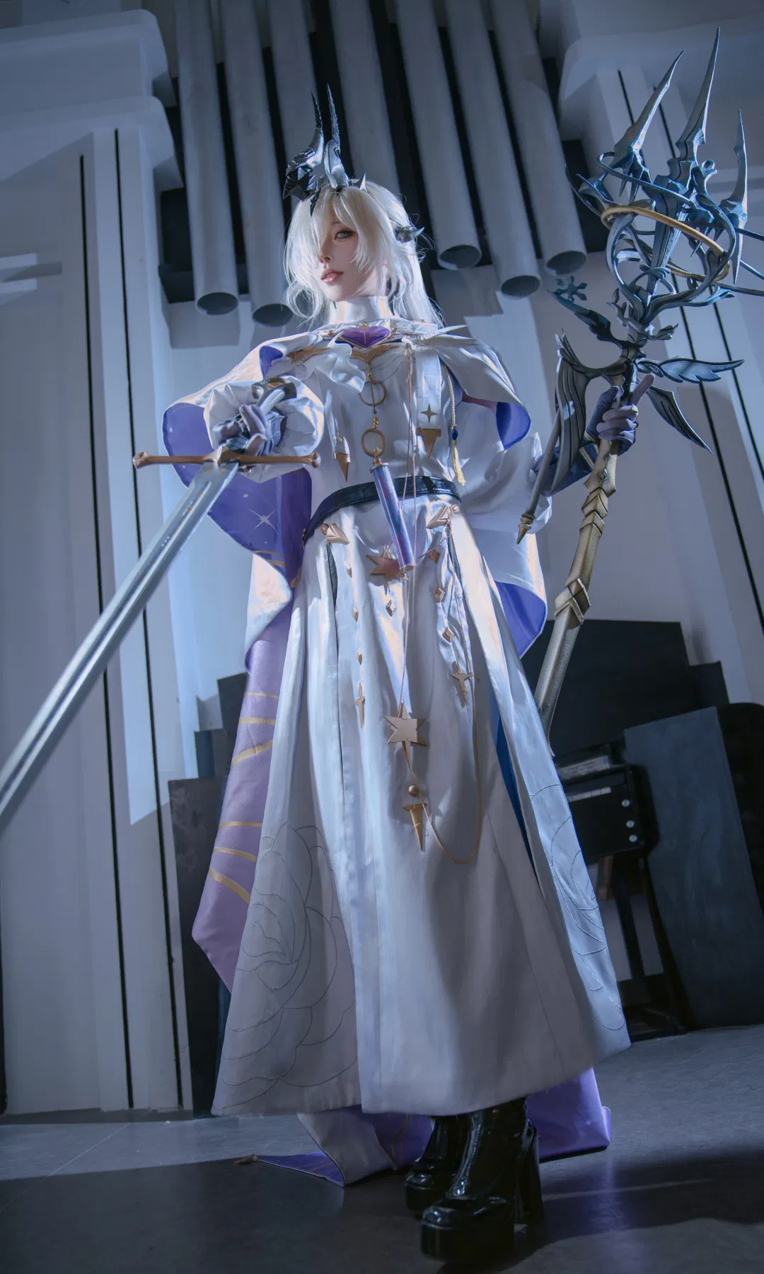 【死芒cos】明日方舟 白紫披風下的冷豔裁決者 - 第 3 張