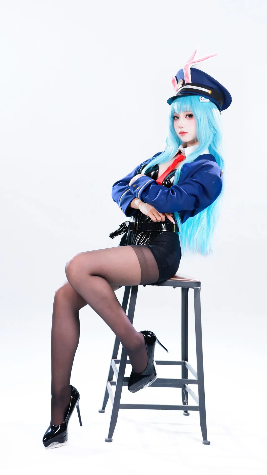 海王星兔警官cos，碧蓝航线黑丝制服正片 - 第 2 张