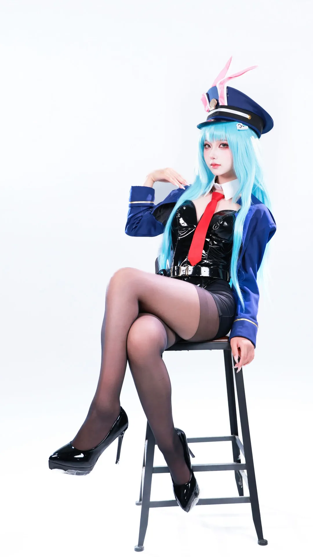 海王星兔警官cos，碧蓝航线黑丝制服正片 - 第 3 张