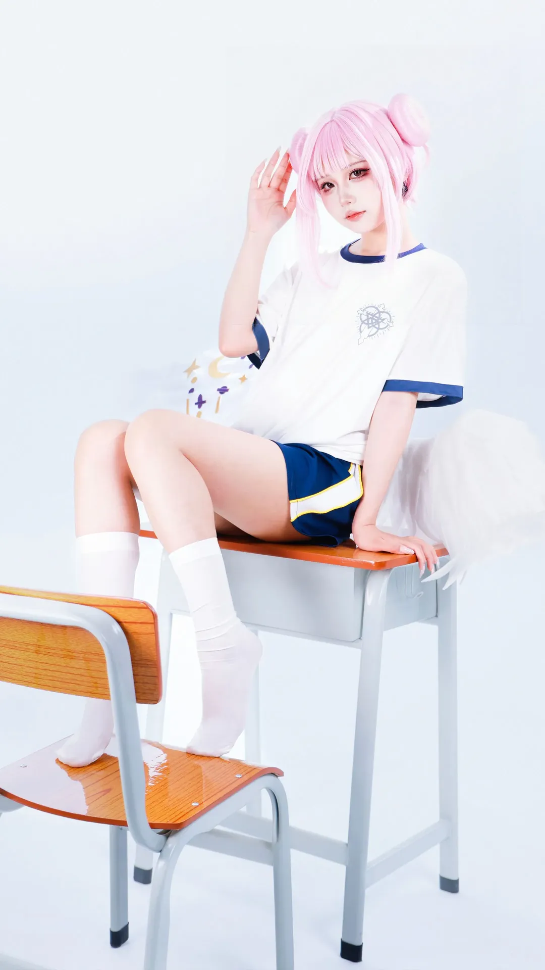 【圣园未花cos】蔚蓝档案体操服白丝造型分享 - 第 2 张