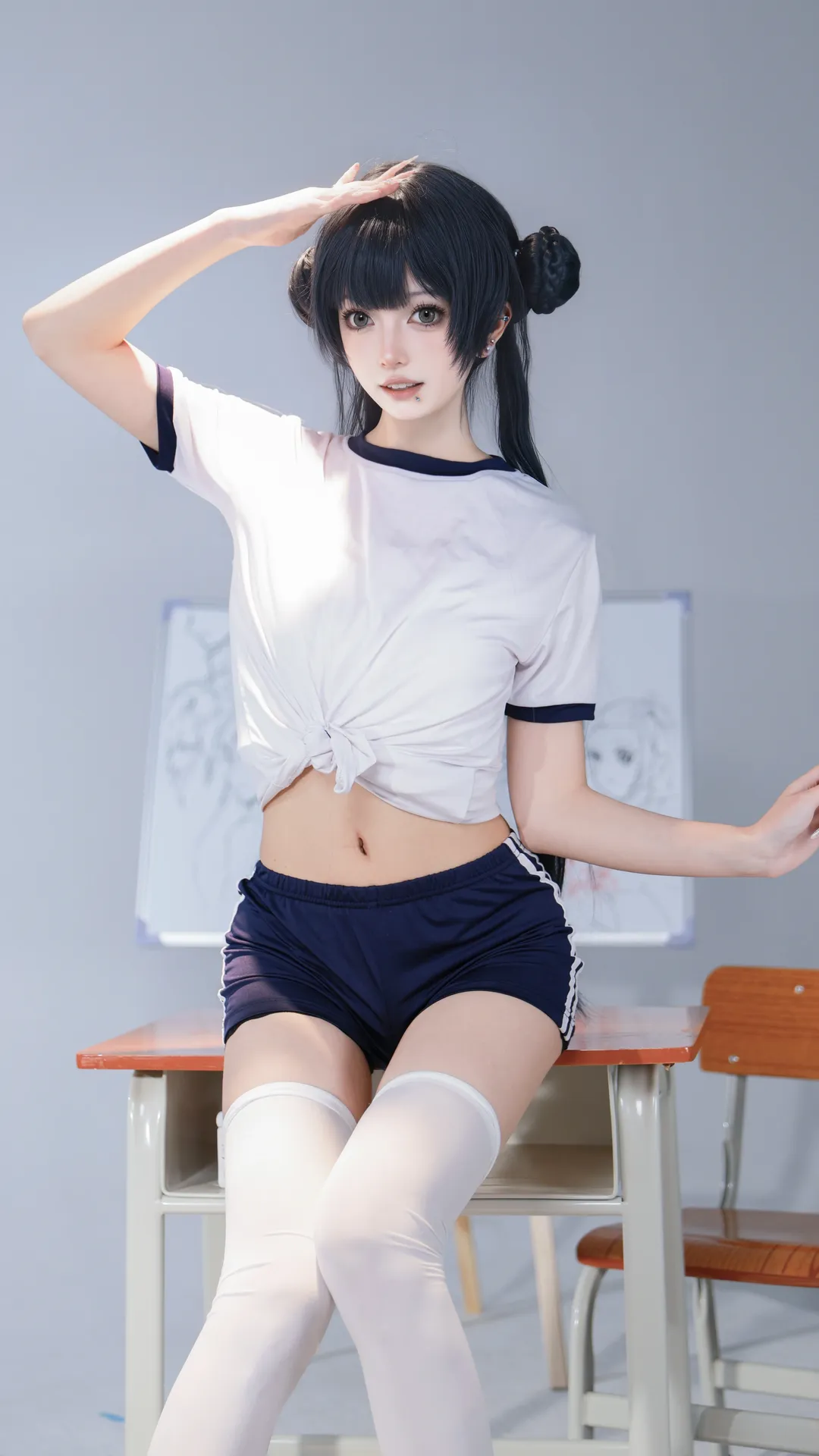 【妃咲cos】蔚蓝档案体操服白丝，教室里的心跳瞬间 - 第 2 张