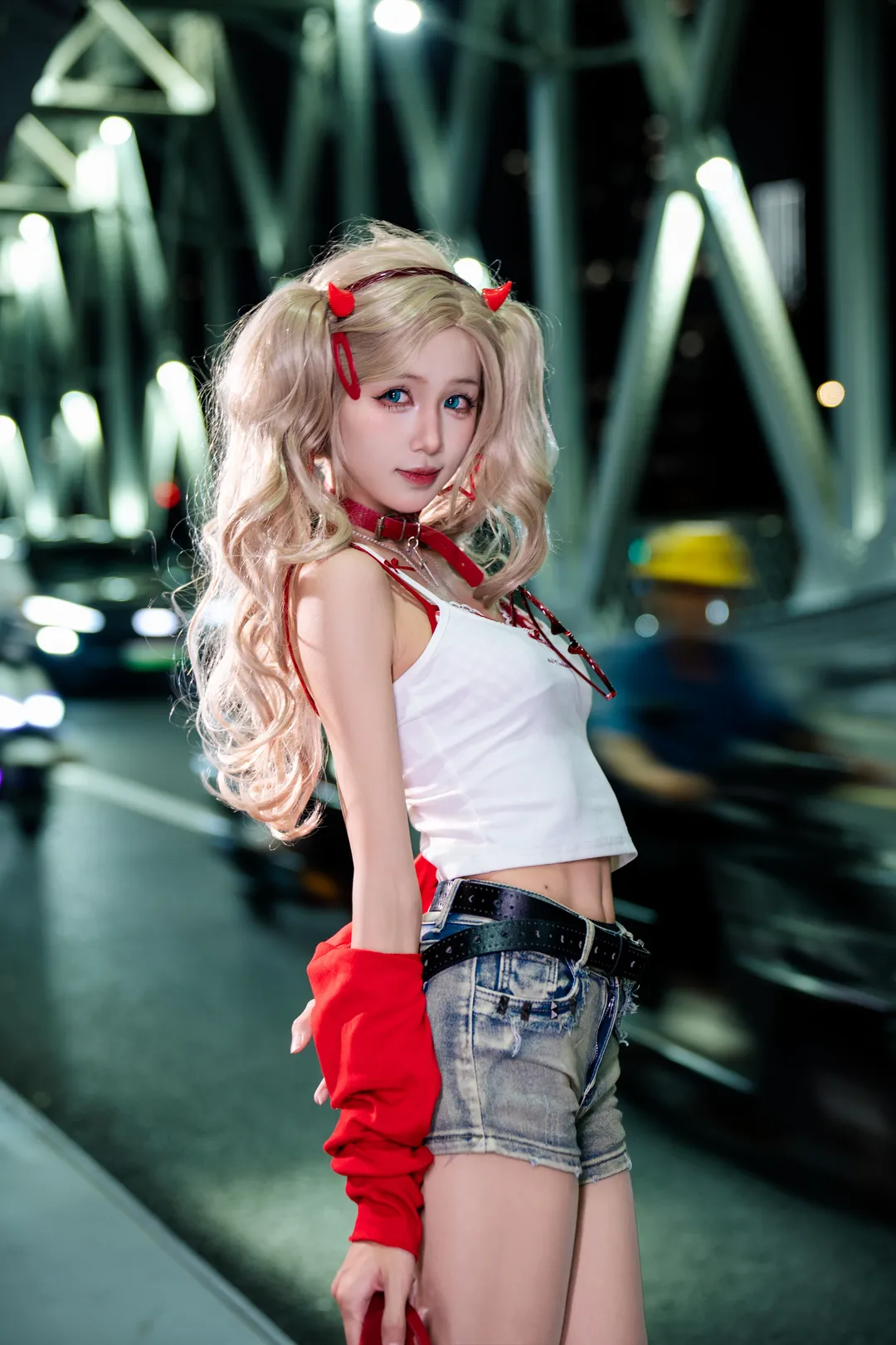 【高卷杏cos】女神异闻录5的红白辣妹夜景氛围拉满 - 第 3 张