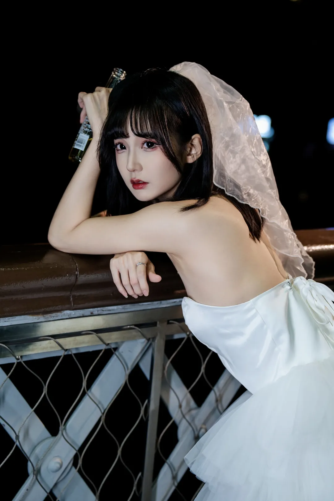 落跑新娘夜景人像，在浙江路桥拍下属于我的破碎感花嫁 - 第 1 张