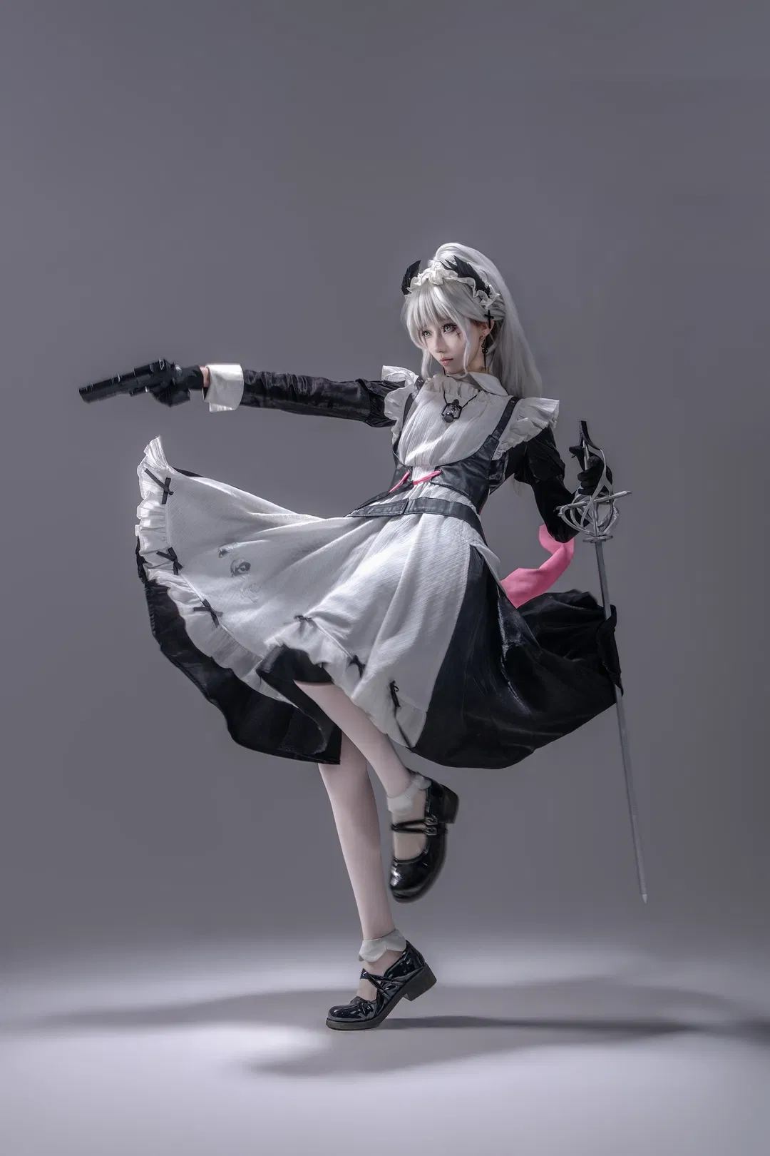 【艾丽妮cos】明日方舟战斗女仆动作参考 - 第 1 张