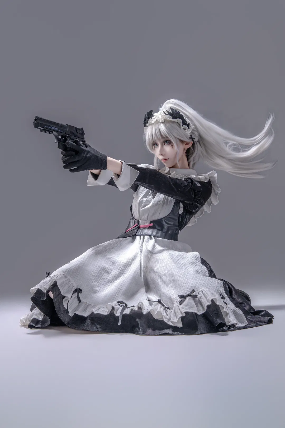 【艾丽妮cos】明日方舟战斗女仆动作参考 - 第 2 张