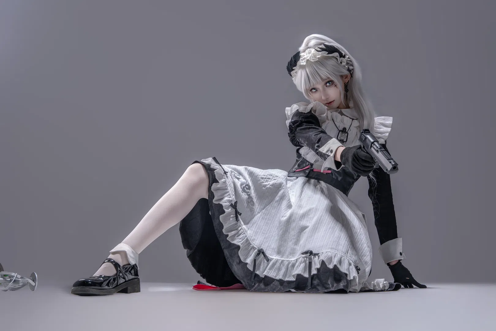 【艾丽妮cos】明日方舟战斗女仆动作参考 - 第 4 张