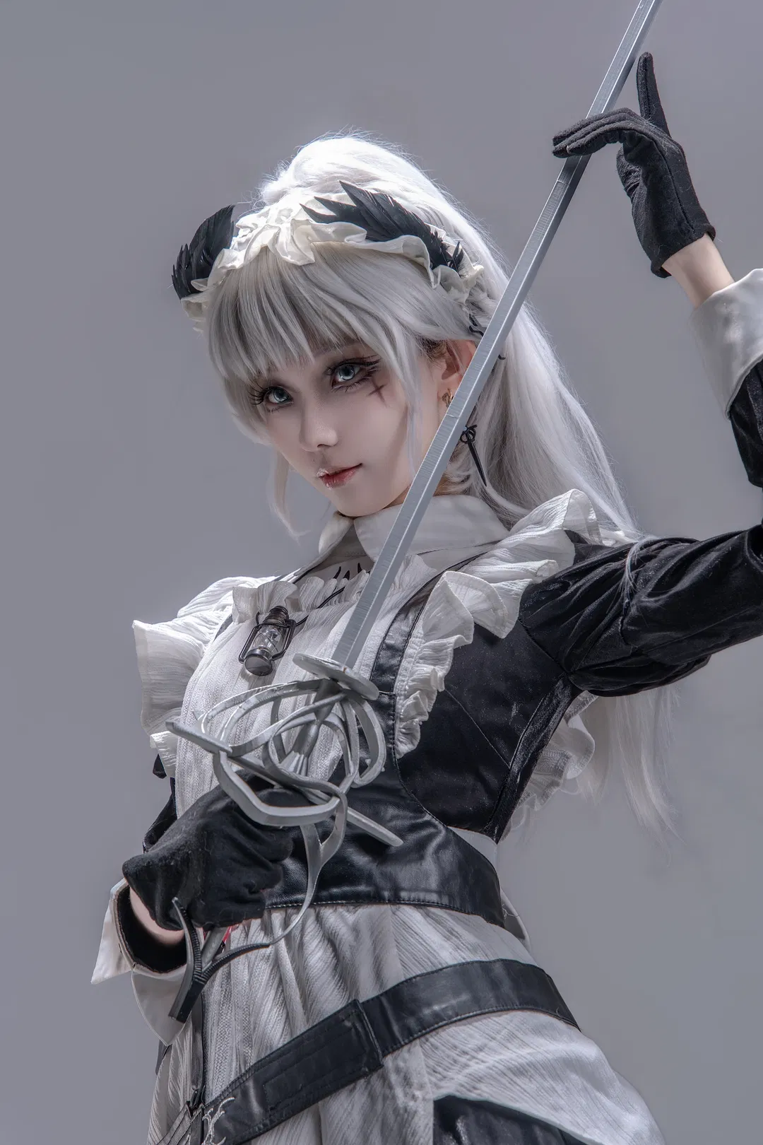 【艾丽妮cos】明日方舟战斗女仆动作参考 - 第 5 张