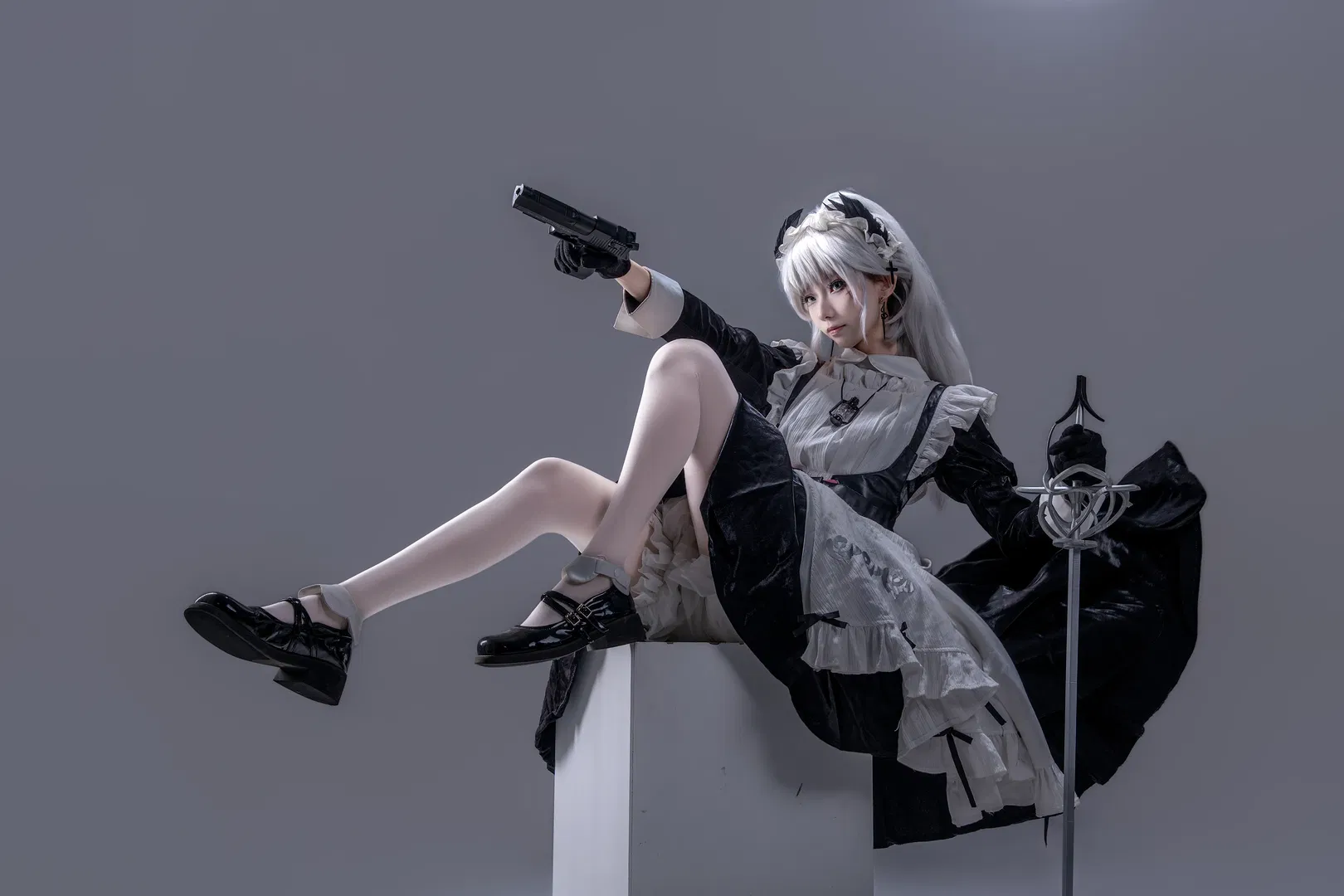 【艾丽妮cos】明日方舟战斗女仆动作参考 - 第 6 张