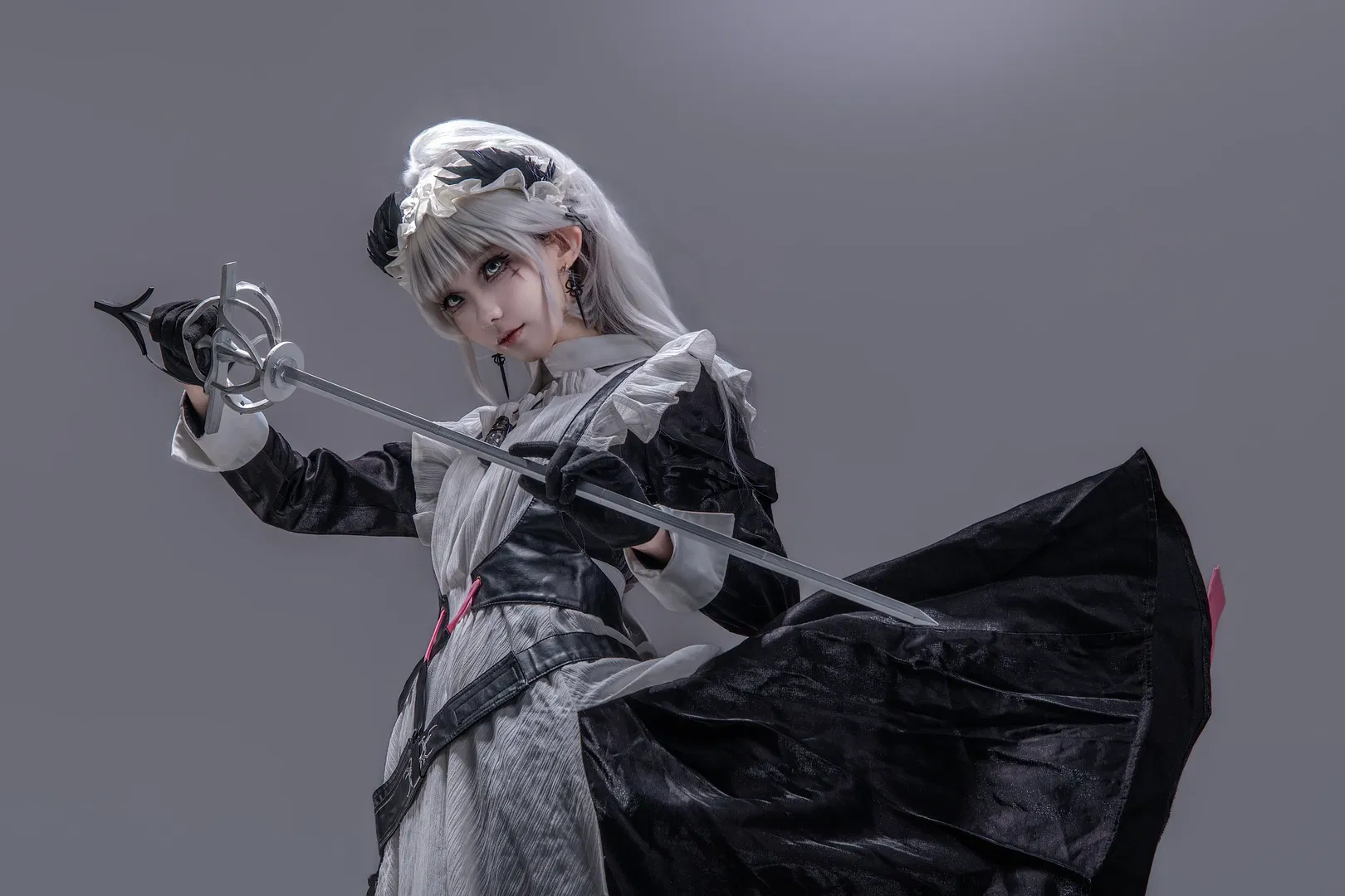 【艾丽妮cos】明日方舟战斗女仆动作参考 - 第 8 张