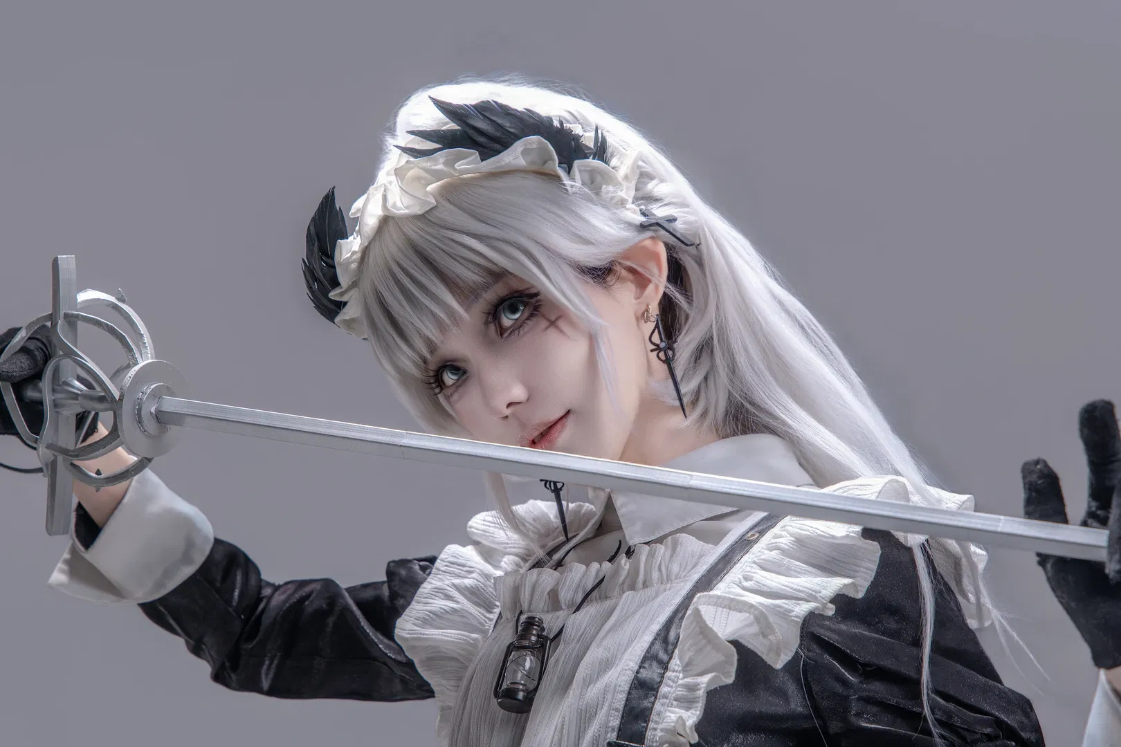 【艾丽妮cos】明日方舟战斗女仆动作参考 - 第 9 张