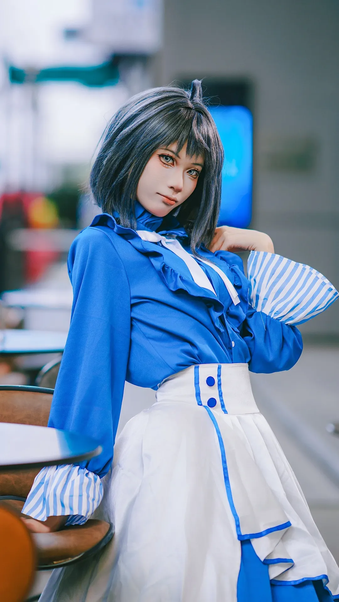 【羽毛筆cos】明日方舟日服羅森聯動，藍色荷葉邊襯衫搭配白裙 - 第 1 張