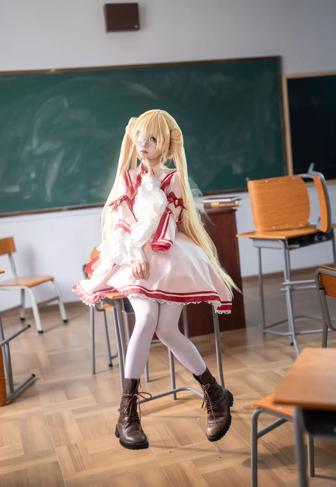 【中津靜流cos】白絲與紅邊裙襬的教室日常 - 第 3 張