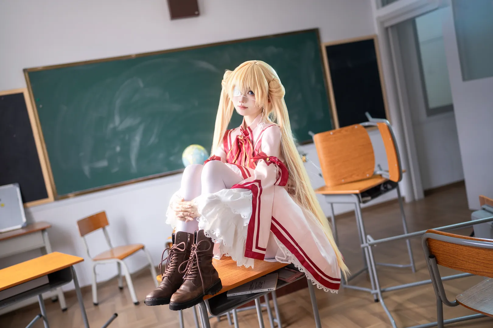 【中津靜流cos】白絲與紅邊裙襬的教室日常 - 第 4 張