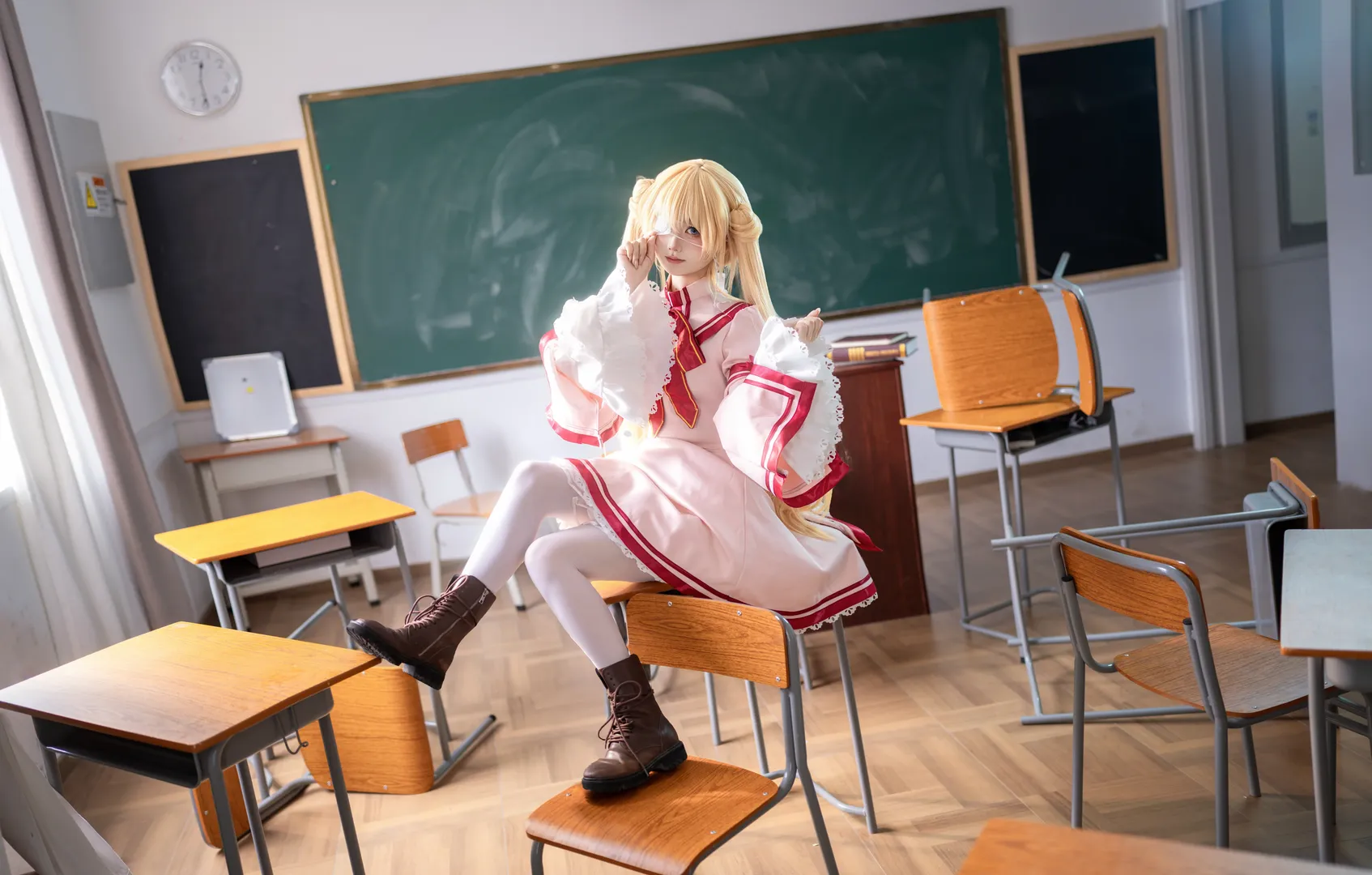 【中津靜流cos】白絲與紅邊裙襬的教室日常 - 第 5 張