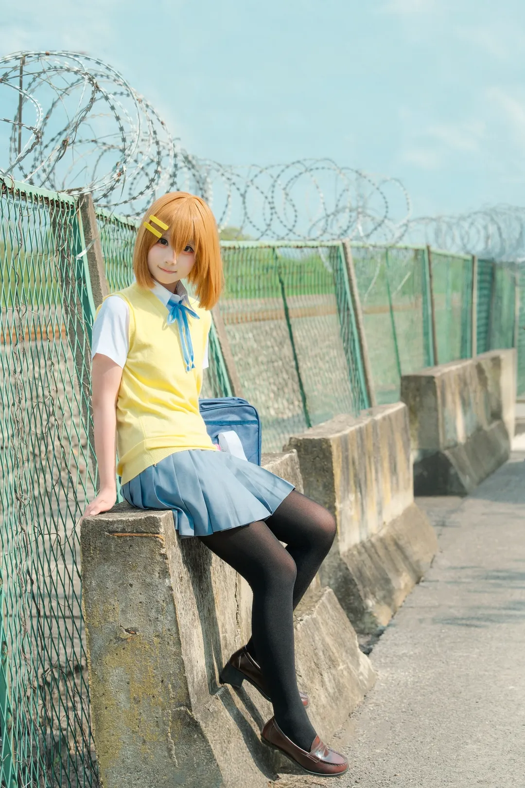 【平澤唯cos】輕音少女的放學日常，抱著吉他坐在鐵路邊 - 第 2 張