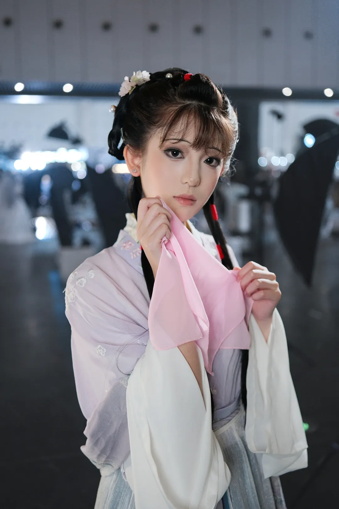 淡紫色古风造型拍摄，沉浸式感受传统服饰的柔美与质感 - 第 1 张
