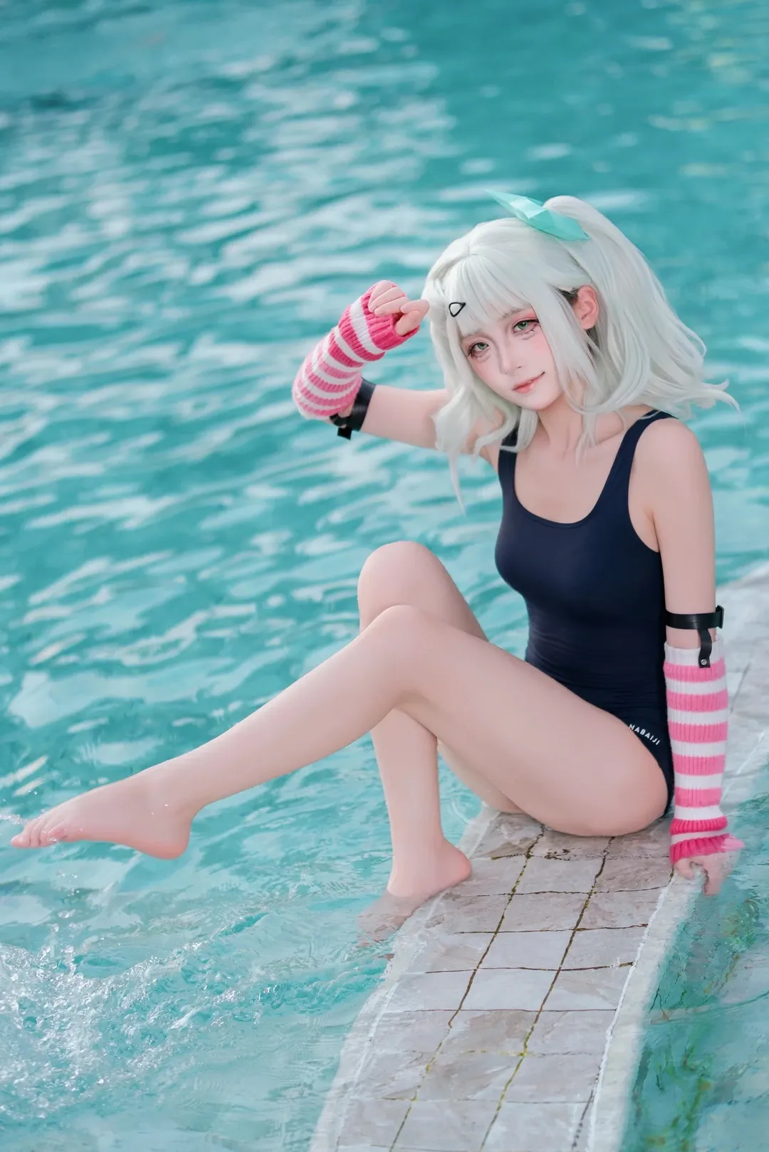 【千夏cos】泳池边与光影的夏日相遇 - 第 1 张