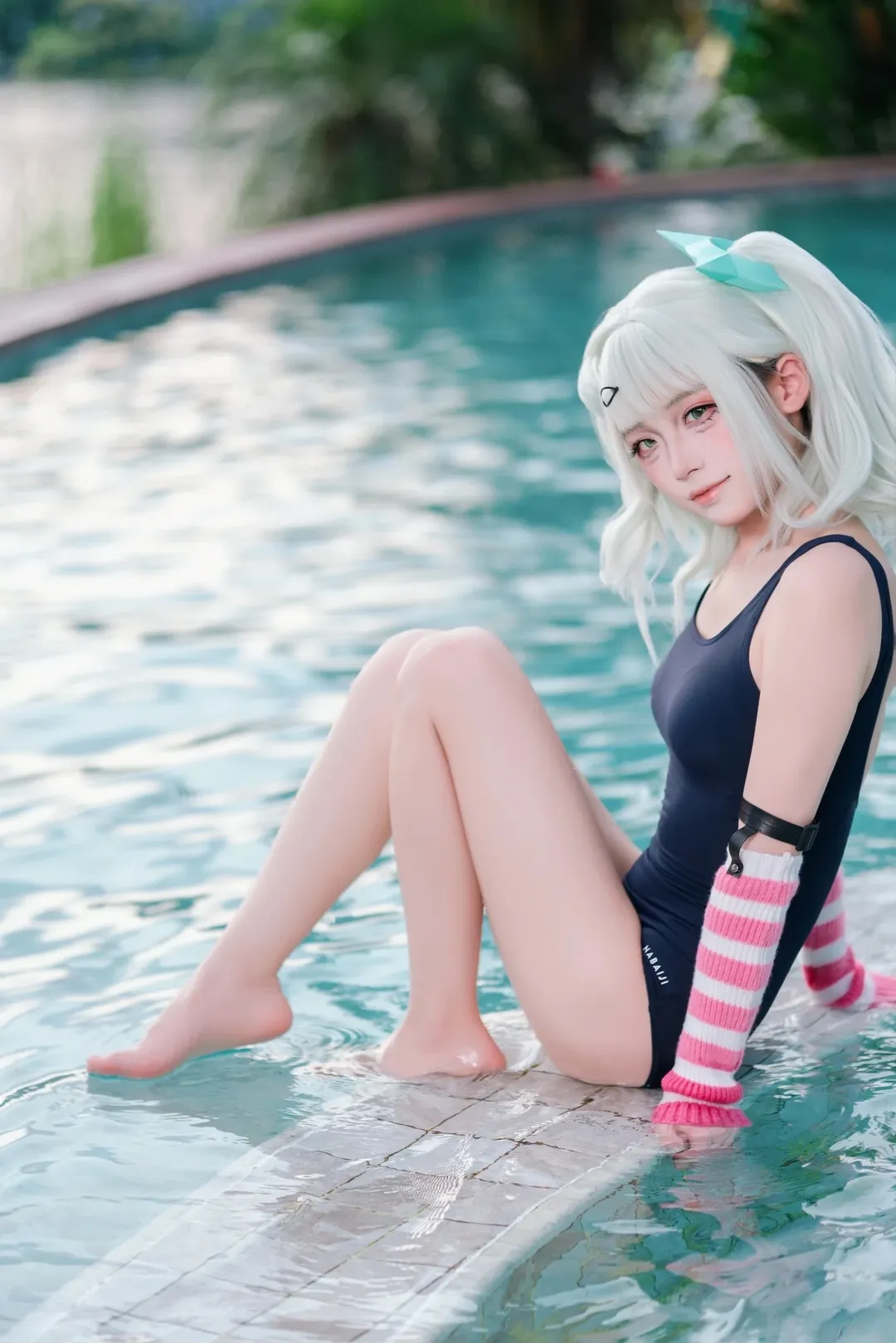 【千夏cos】泳池边与光影的夏日相遇 - 第 2 张