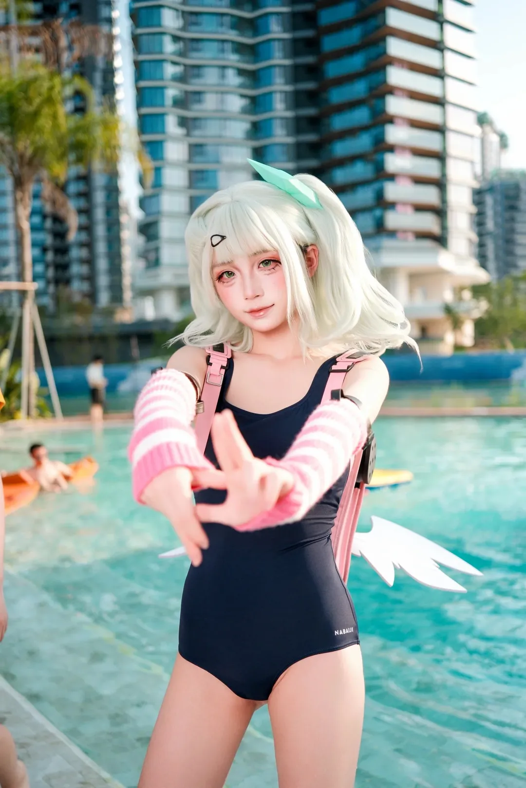 绝区零主题的夏日银发泳装cosplay拍摄记录 - 第 1 张