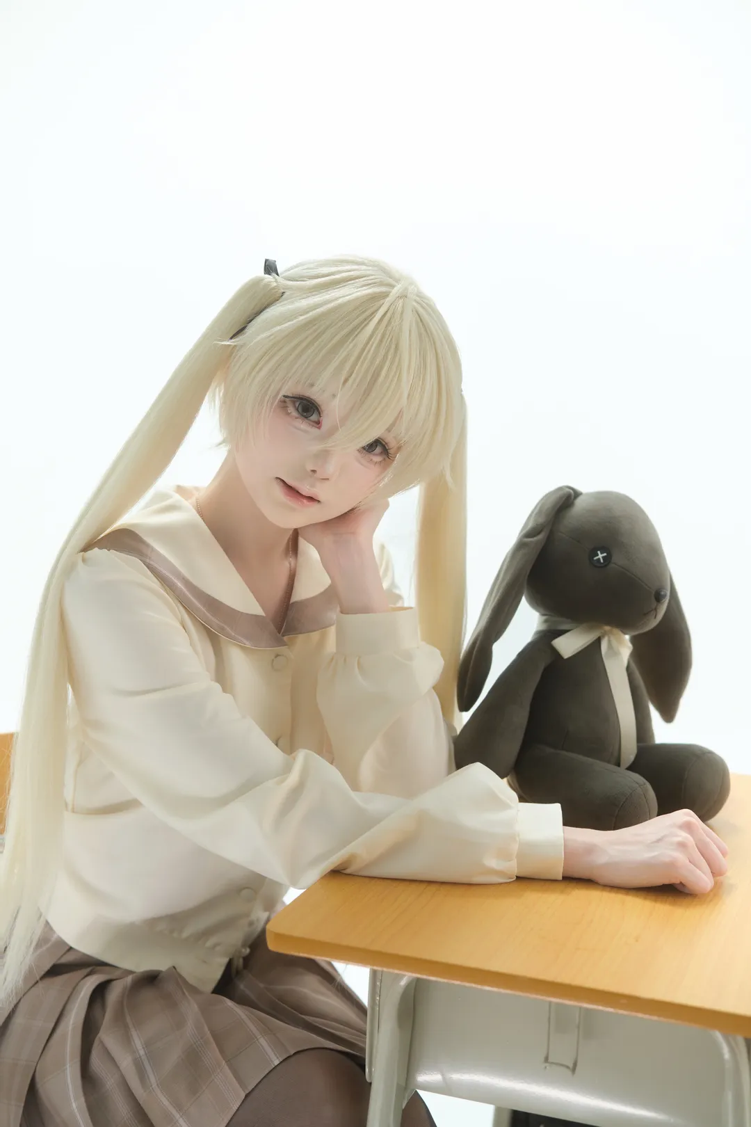 【春日野穹cos】JK制服搭配黑丝，棚拍纯白背景的细节记录 - 第 1 张