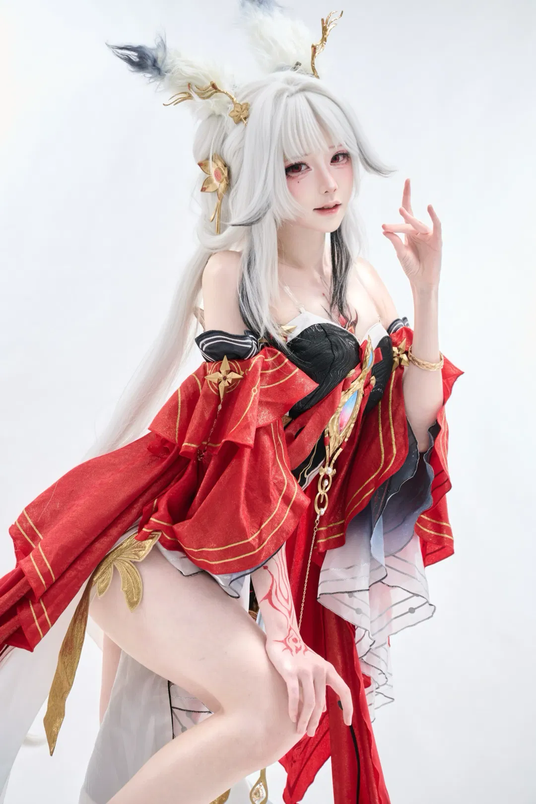 【心月狐cos】鳴潮御者的清冷與魅惑 - 第 2 張