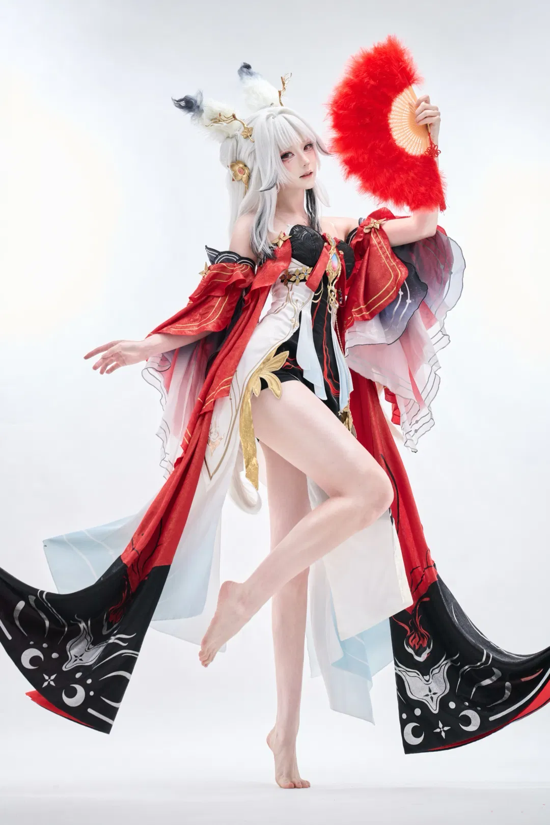 【心月狐cos】鳴潮御者的清冷與魅惑 - 第 3 張