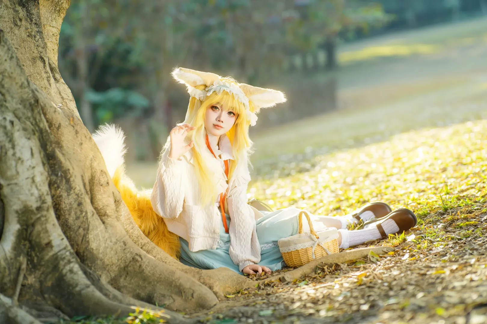 [Suzuran Cosplay] Golden backlit fantasy at the Dongguan Botanical Garden - Image 3