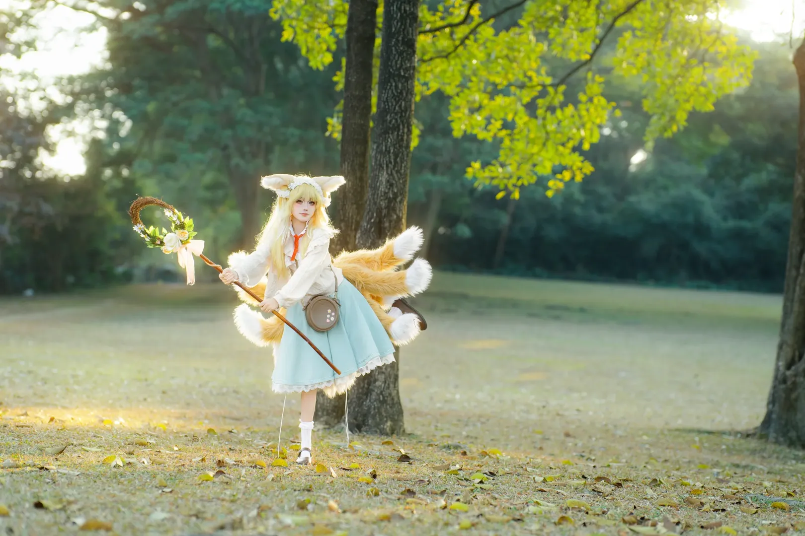 [Suzuran Cosplay] Golden backlit fantasy at the Dongguan Botanical Garden - Image 4