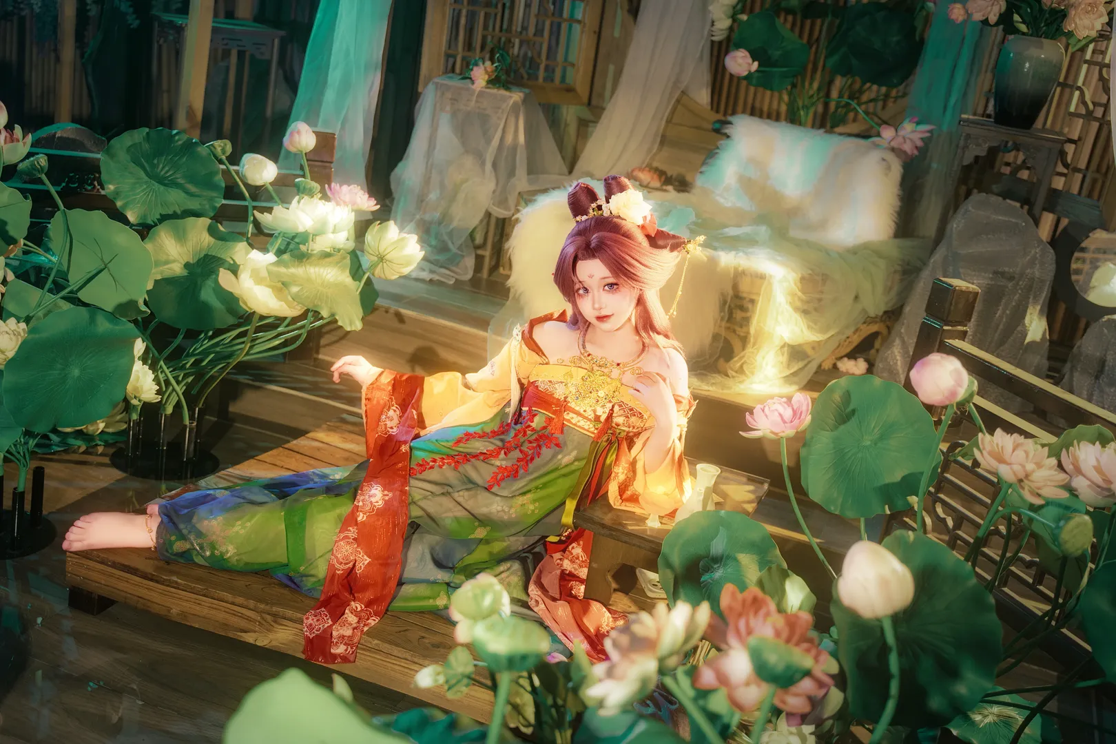 【縈縈cos】無期迷途縈縈小弦初上，水霧荷塘中的古風幻夢