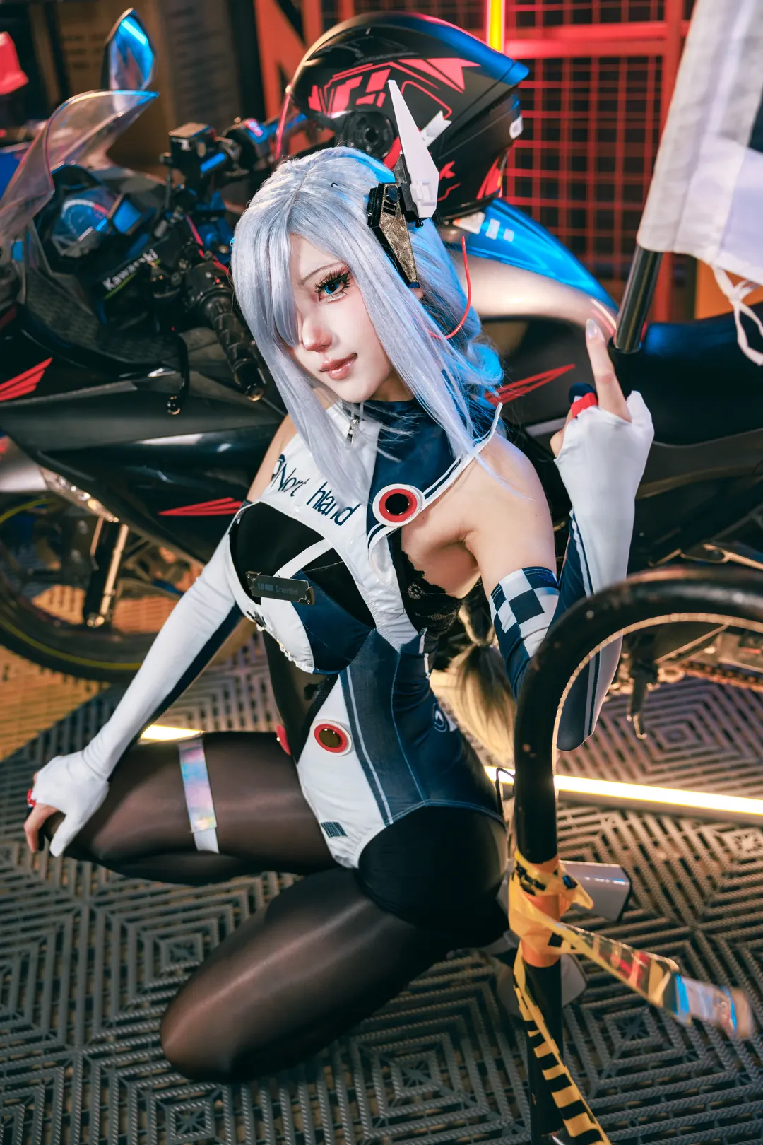 【申鹤cos】原神的清冷之鹤，亦可驰骋于霓虹赛道 - 第 1 张