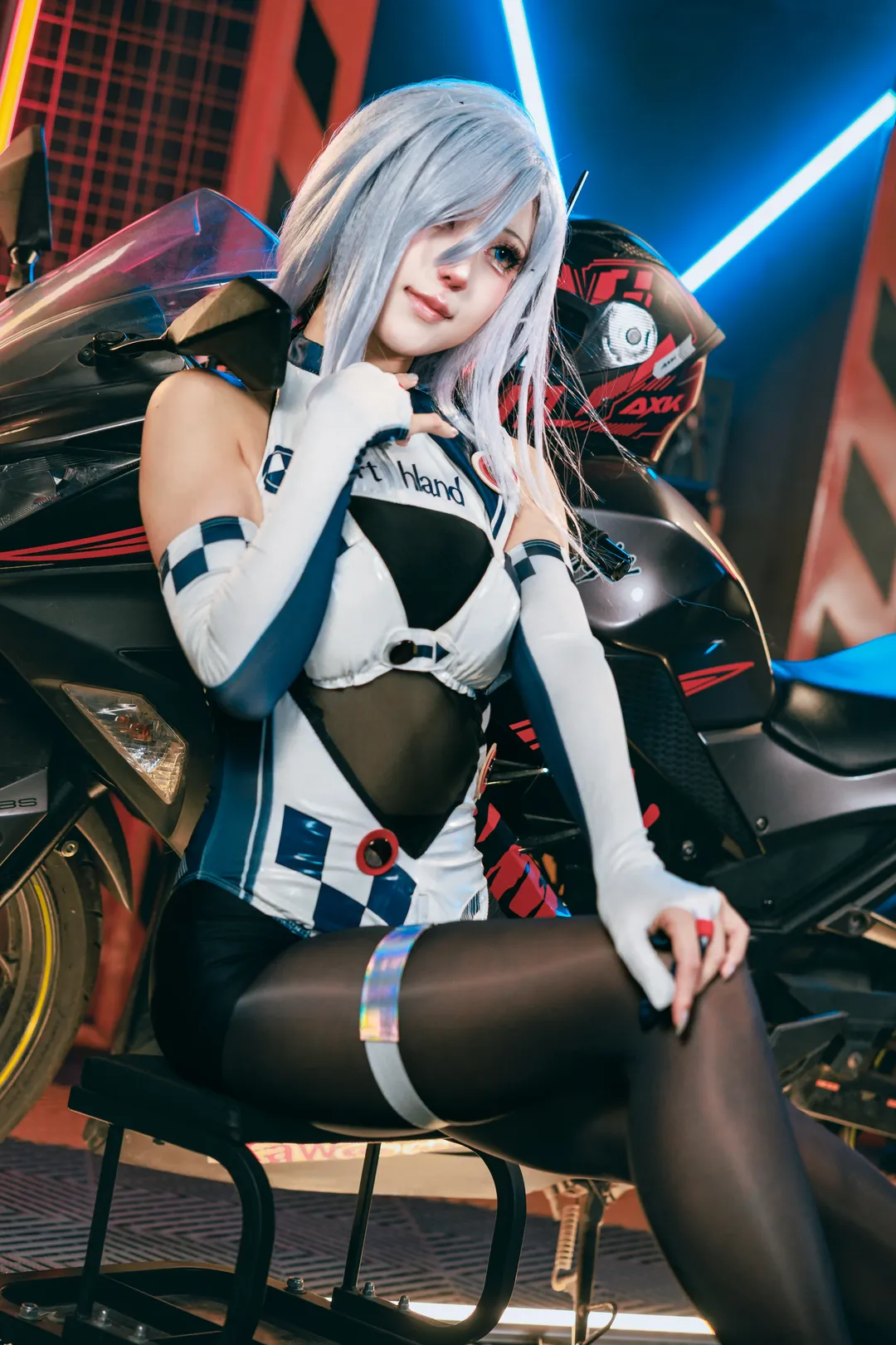 【申鹤cos】原神的清冷之鹤，亦可驰骋于霓虹赛道 - 第 2 张