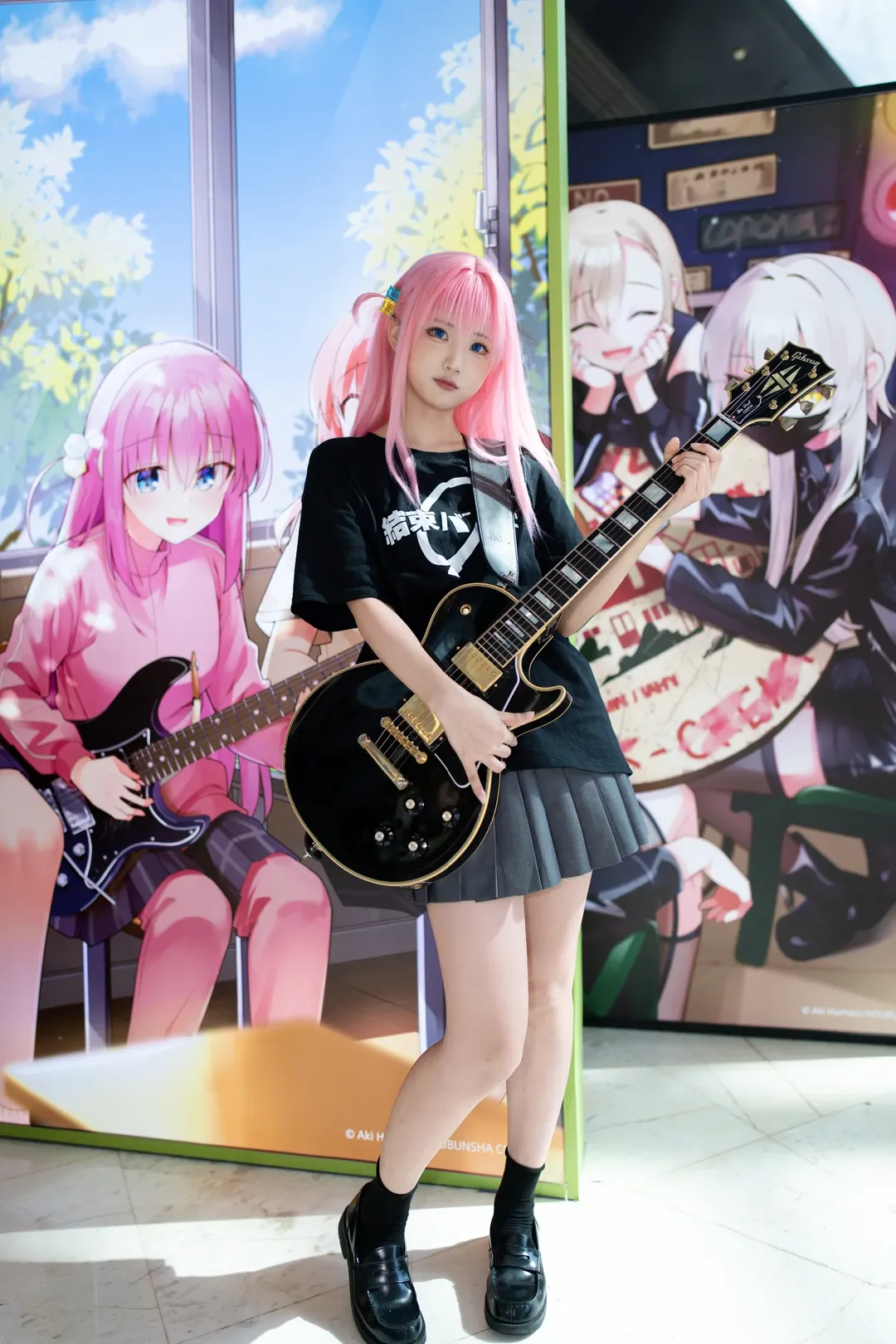 【后藤一里cos】孤独摇滚原画快闪，带着原版电吉他打卡 - 第 1 张