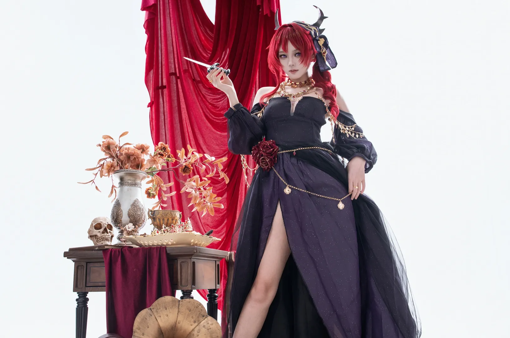 【史尔特尔cos】明日方舟红发魔女的暗黑华丽降临 - 第 2 张