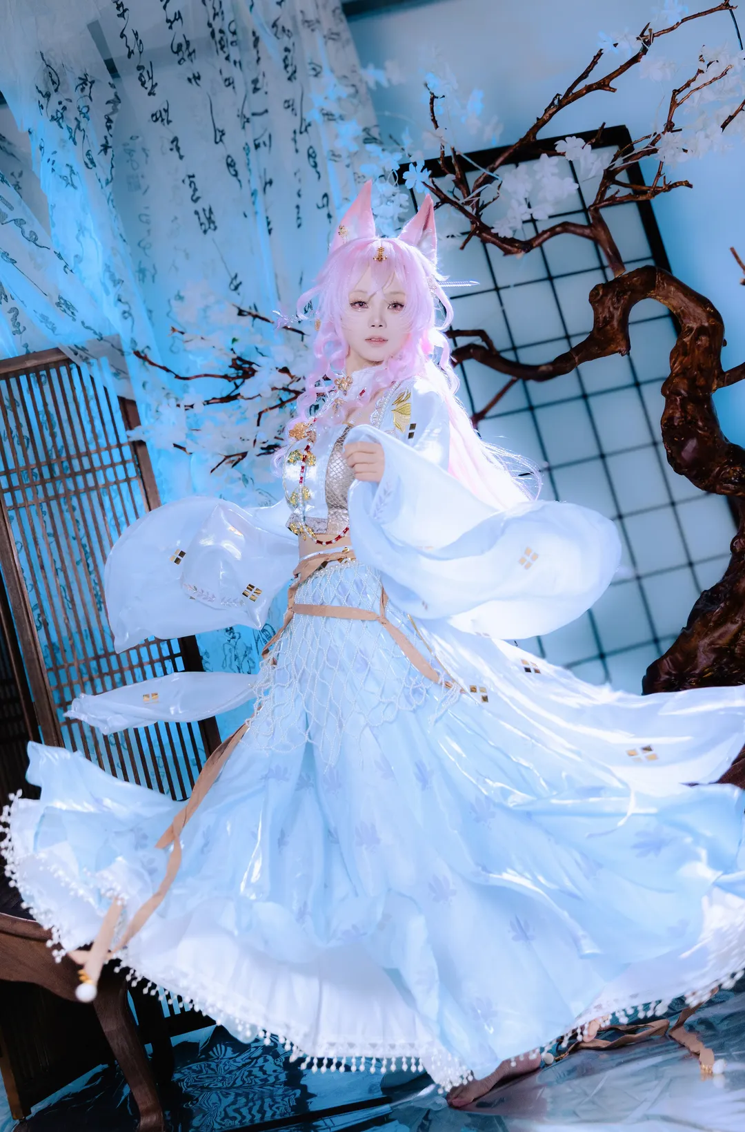 【鸿雪cos】明日方舟行梦侧畔皮肤，粉发兽耳的清冷美人 - 第 4 张