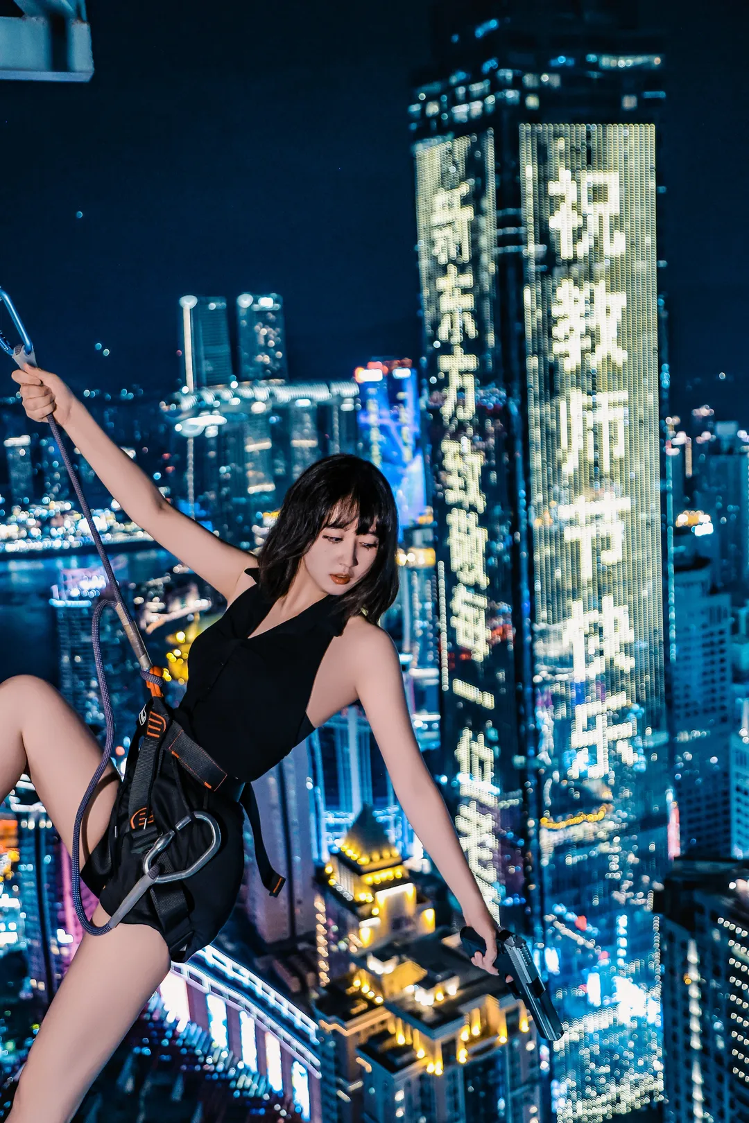 天台131赛博朋克夜拍，高空夜景绝了 - 第 1 张