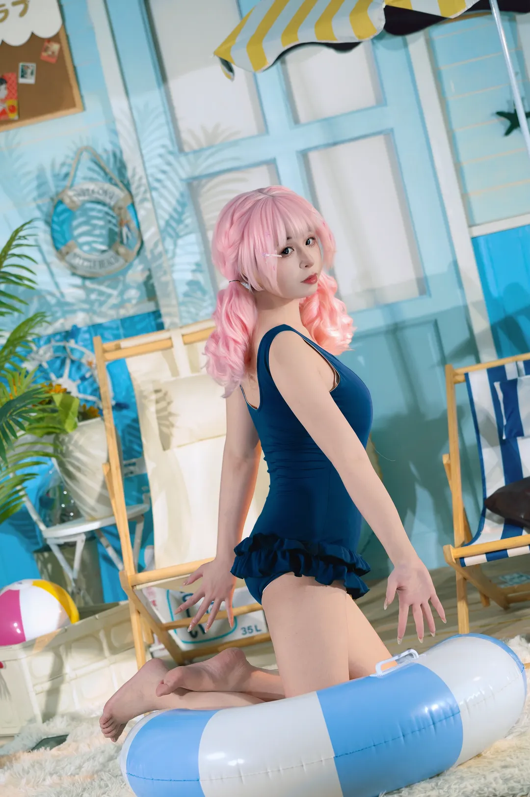 室内泳池拍摄夏日泳装写真，这抹粉色很亮眼 - 第 7 张