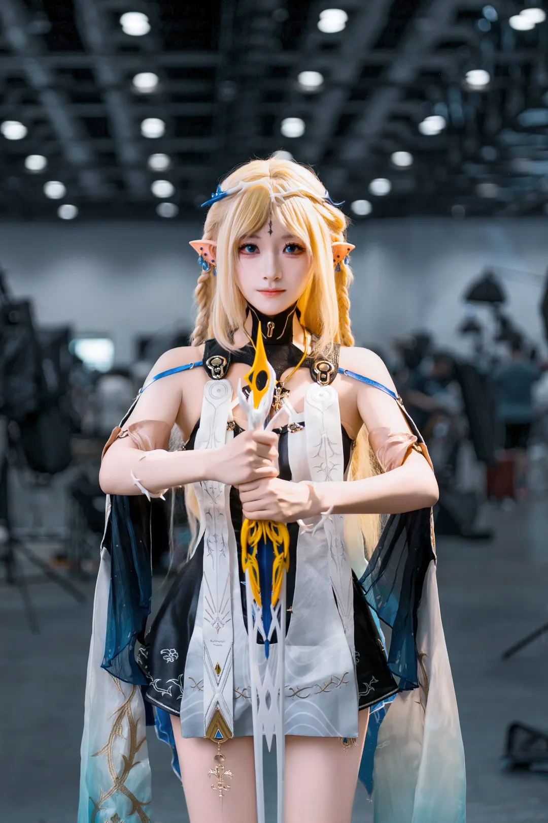【卡提希婭cos】鳴潮自由的流浪騎士 - 第 2 張