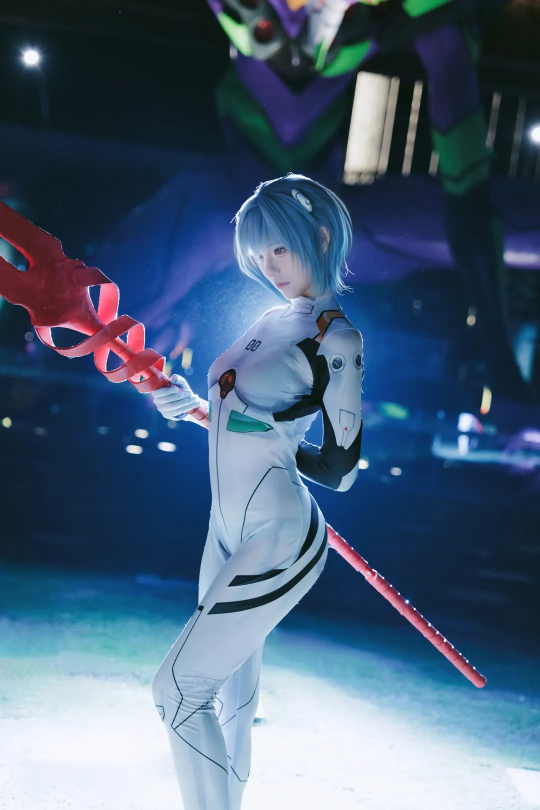 【綾波麗cos】夜色下的獨舞，在初號機前的清冷時刻 - 第 2 張