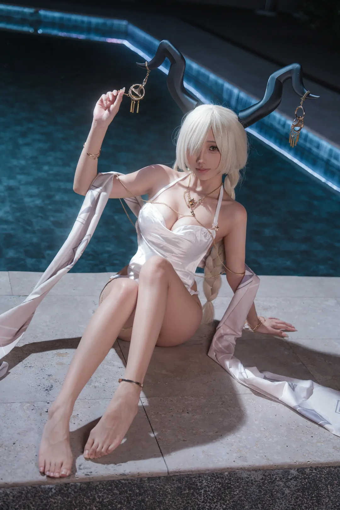 【尾张cos】夜色泳池边的白纱流光 - 第 1 张