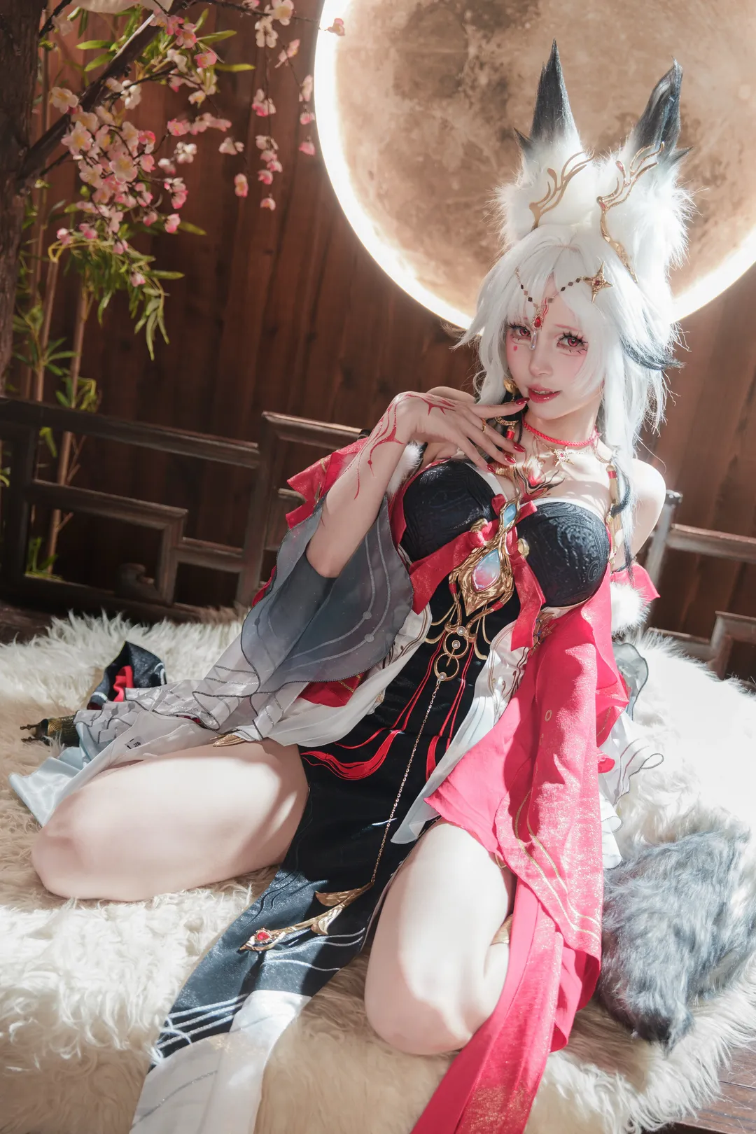 【心月狐cos】黑红白金勾勒的狐耳大妖怪 - 第 1 张