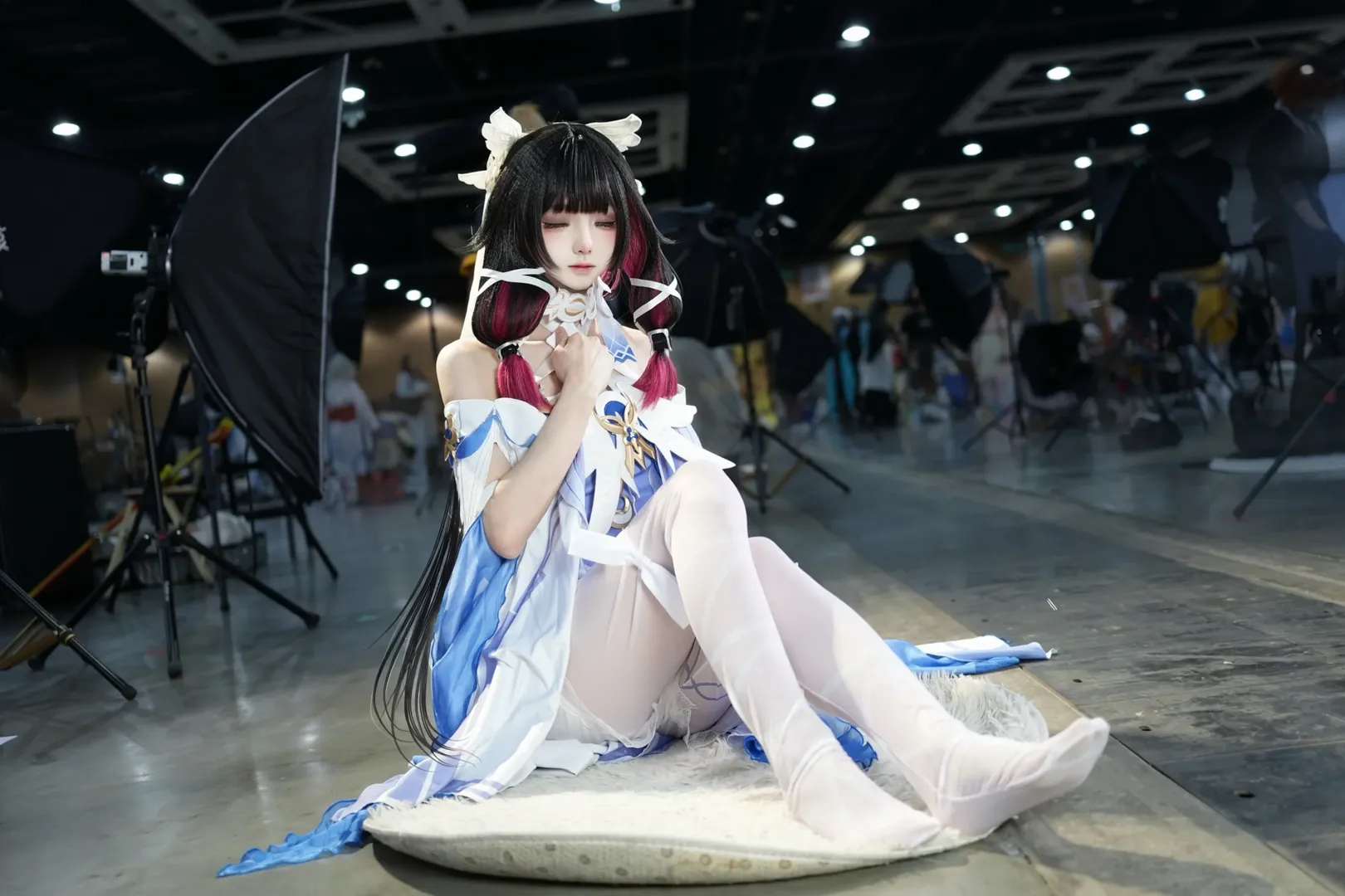 【哥伦比娅cos】原神少女的白蓝静谧时刻 - 第 2 张