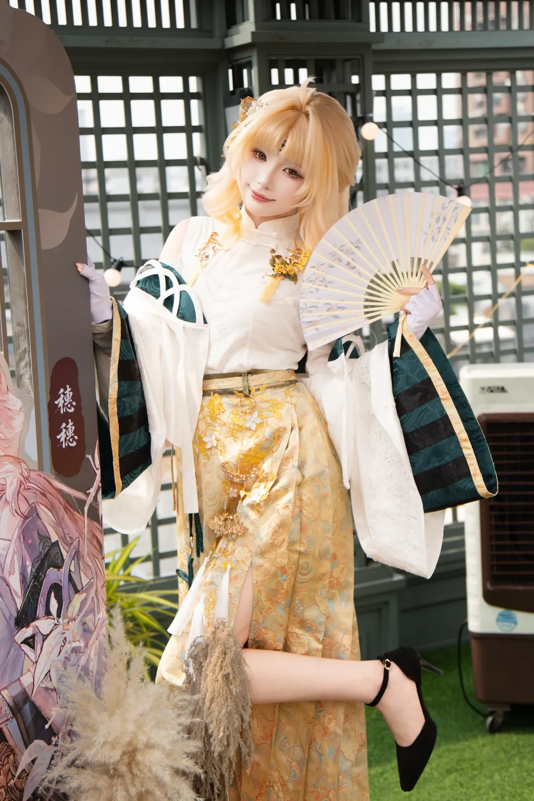 【穗穗cos】鸣潮联动陶陶居，金色长发的国风御姐造型分享 - 第 1 张