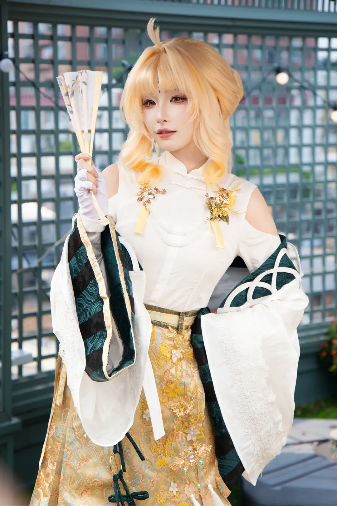 【穗穗cos】鸣潮联动陶陶居，金色长发的国风御姐造型分享 - 第 2 张